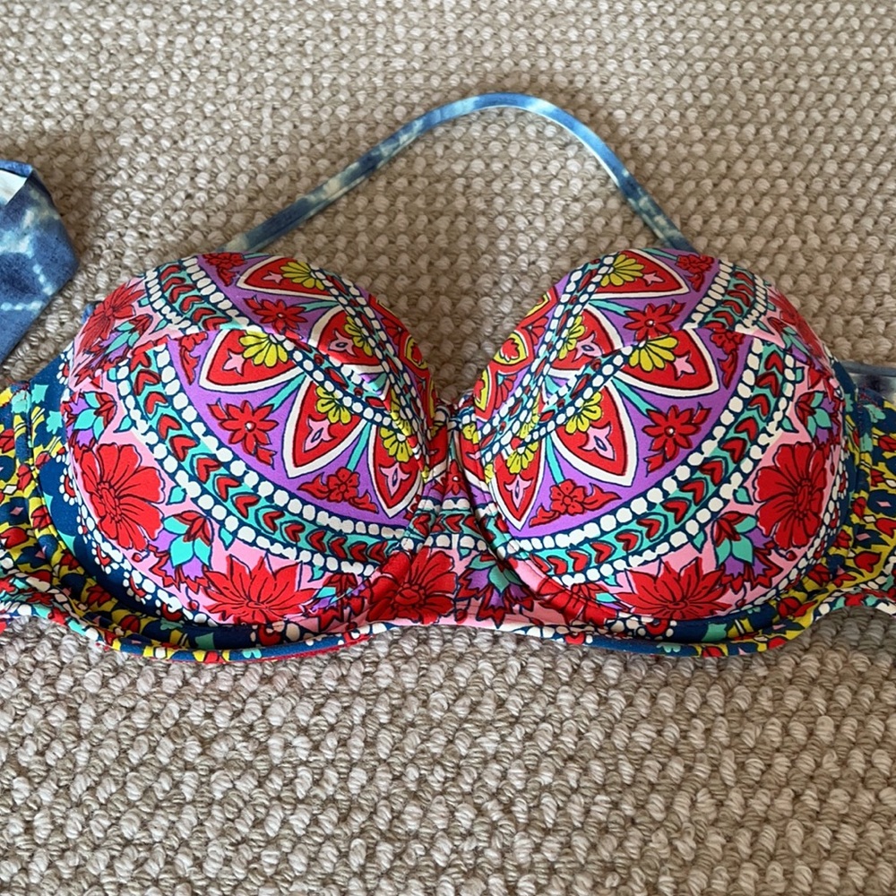 EUC size M bikini top